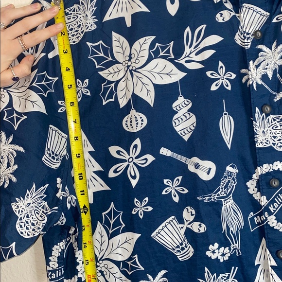 🪿Blue Tommy Bahama "Mele Kalikimaka" Hawaiian Christmas shirt! - Picture 8 of 10